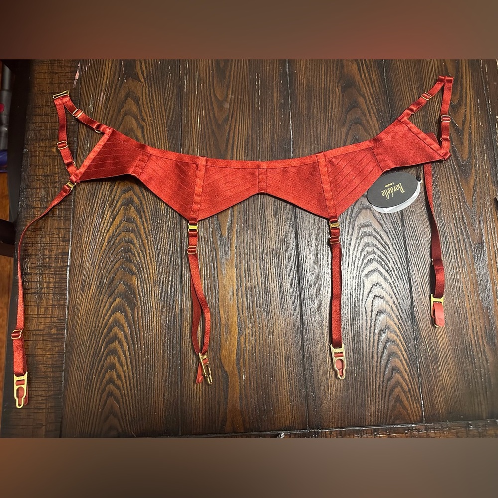 Brand new tomoe suspender